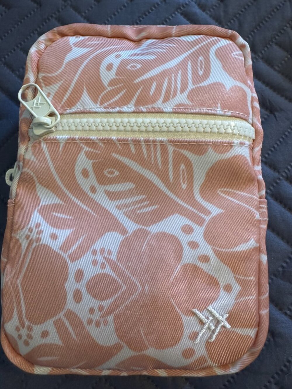Thread Crossbody - Picture 3 of 4